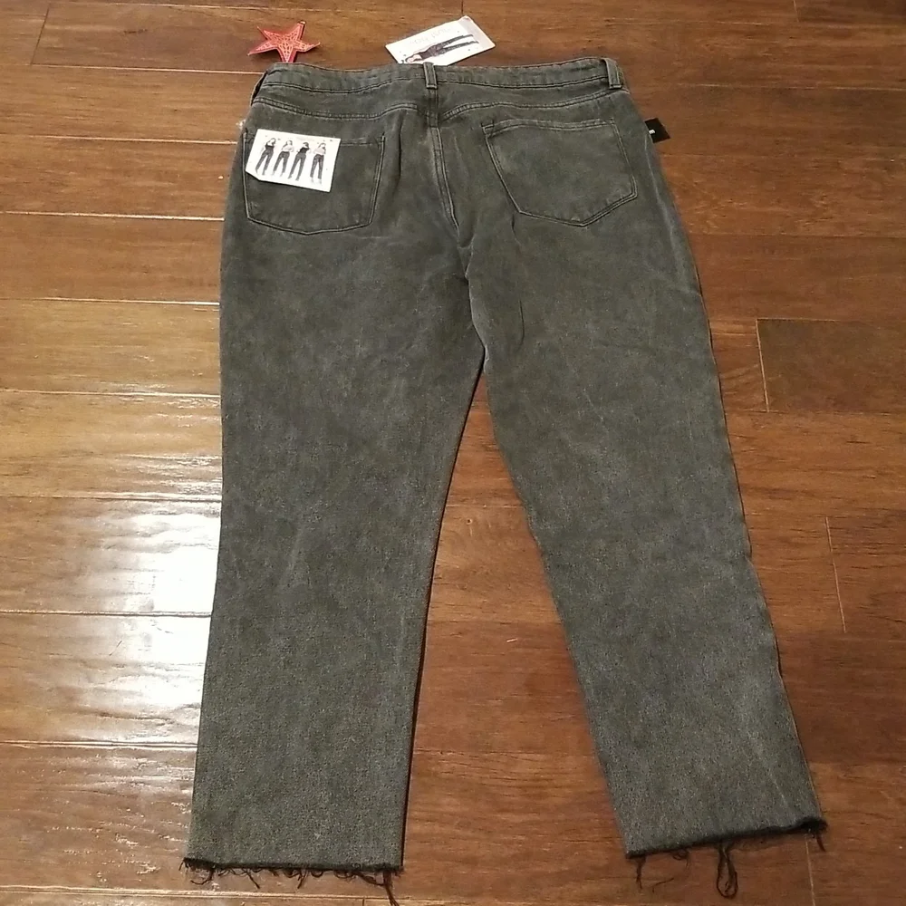 Simple Society Faded Blk High Rise Jeans W/ F…